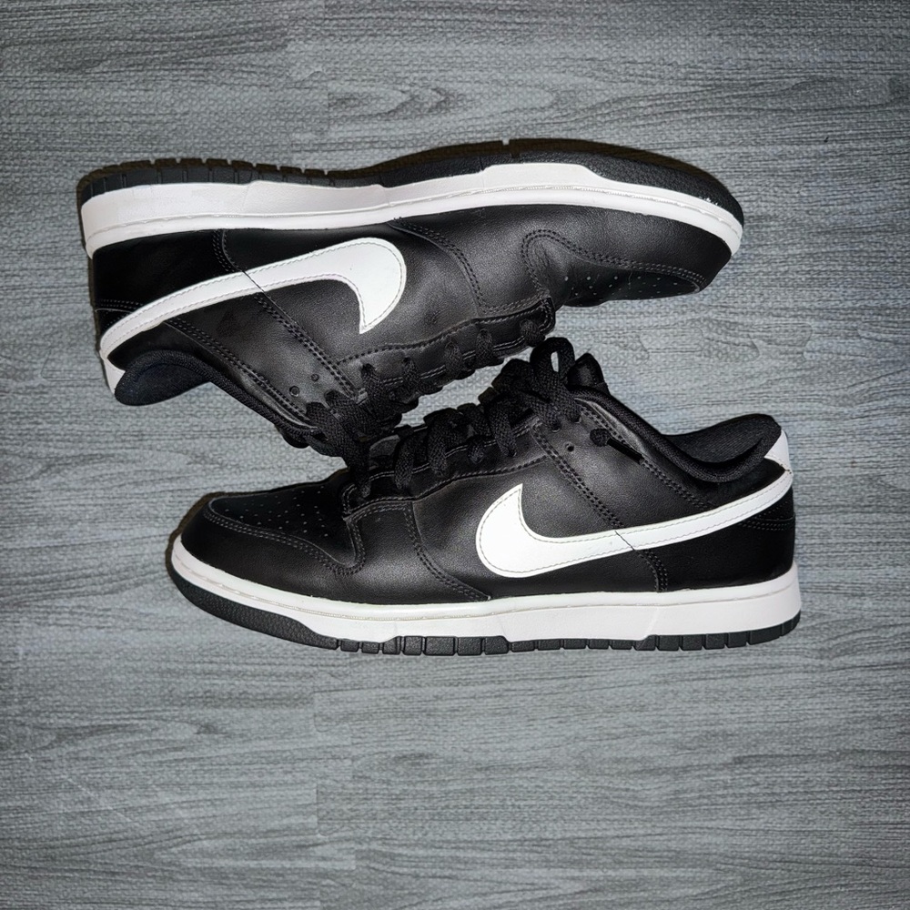 Nike dunk low panda 2.0